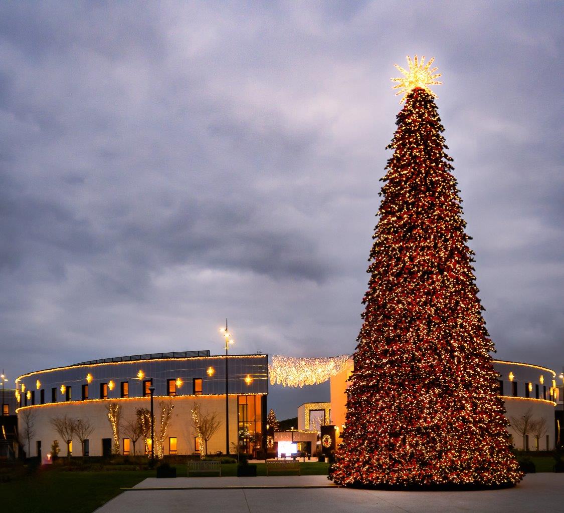 Riesen Weihnachtsbaum Giverny Outlet Center Paris Giverny